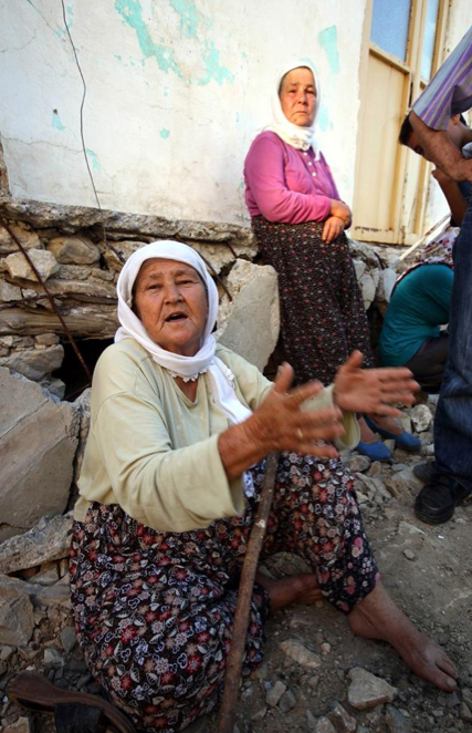 Kaya deprem anında evin üstüne düştü - Resim: 4