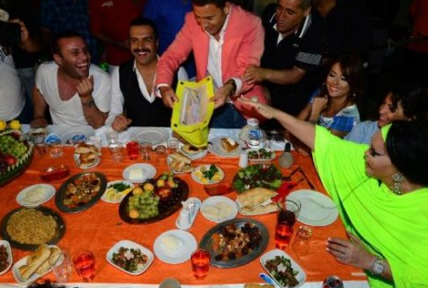 Diva'nın çantasından çıkana bak! - Resim: 4