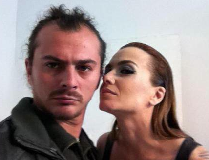 Sevgilisi ile öyle pozlar verdi ki... - Resim: 1