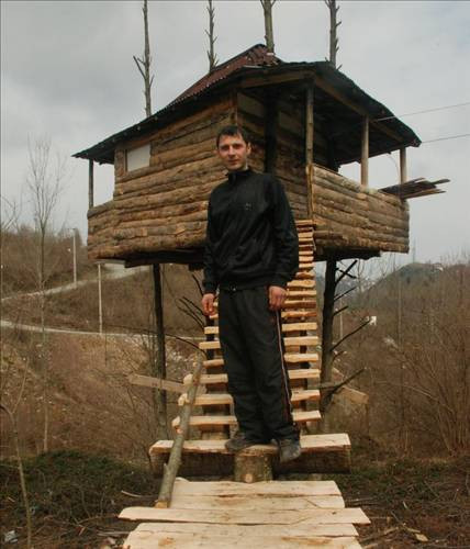 Ağacın üzerine ev yaptı - Resim: 4