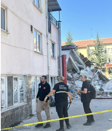 Bakan Kurum Sındırgı depremine ilişkin hasar tespit verilerini paylaştı - Resim: 0