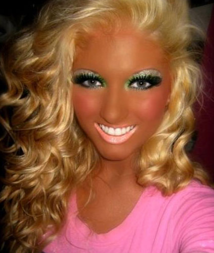 Profesyonel yardım alması gereken makyaj harikası kadınlar - Resim: 2