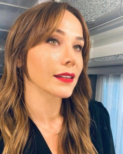 Parmağındaki yüzük dikkat çekmişti! Burçin Terzioğlu'dan bomba evlilik açıklaması! - Resim: 1