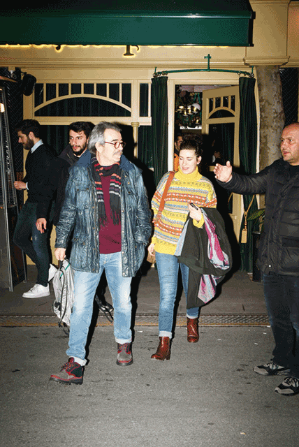 Selçuk Yöntem kendisinden 37 yaş küçük güzel oyuncuyla görüntülendi - Resim: 1