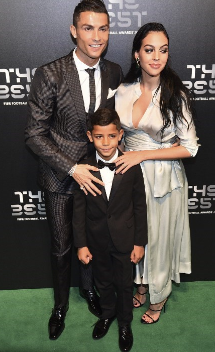 Tek gecelik ilişki itirafı! Ronaldo ihanetle gündemde - Resim: 2