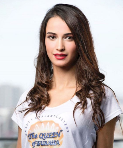 Türk kraliçe Sibel Demiralp'e şok tutuklama! Çıplak fotoğrafla şantaj yapmış - Resim: 2