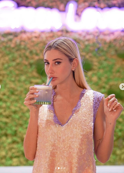 Şeyma Subaşı amuda kalkarak poz verdi fiziği herkesin dikkatini çekti - Resim: 2