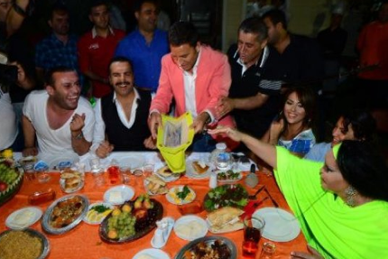 Diva'nın çantasından çıkana bak! - Resim: 3