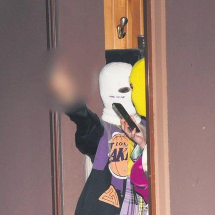 Sosyal medya fenomenlerinin kar maskeli partisine baskın: Bizim için yasak değil, eğlence önemli - Resim: 2