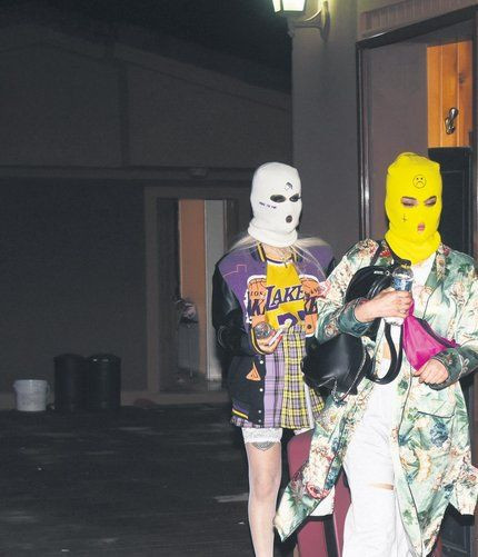 Sosyal medya fenomenlerinin kar maskeli partisine baskın: Bizim için yasak değil, eğlence önemli - Resim: 3