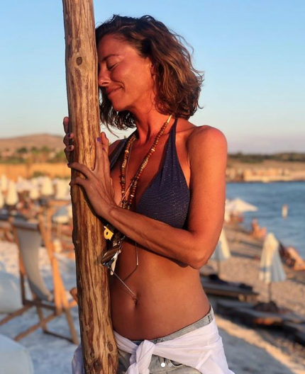 Ece Uslu bikinisiyle ortalığı yıktı geçti Fit vücuduyla dikkatleri üzerine çekti - Resim: 3