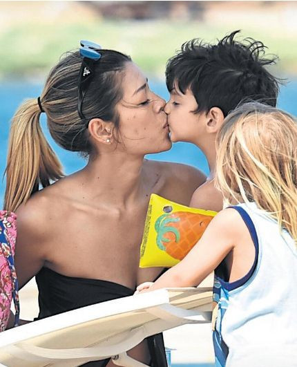 Zor günlerden sonra anne-oğul tatili: Feyza Aktan'ın oğlu Kuzey'i öpmelere doyamadı! - Resim: 4