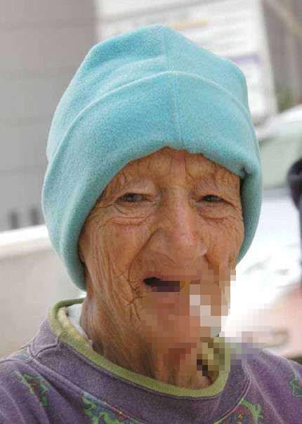 Adana'daki lakabıyla 'Eli sopalı teyze' hayatını kaybetti - Resim: 0