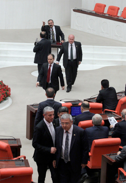 Sırrı Süreyya, Metiner'i dövecekti - Resim: 4