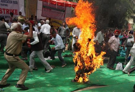 Tibetli kendini yaktı - Resim: 2
