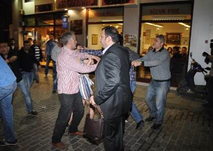 Ünlü oyuncu karakolluk oldu - Resim: 4