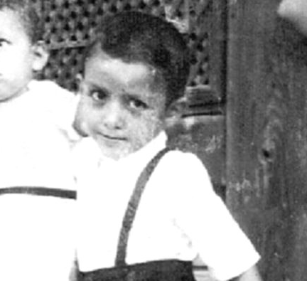 Bu çırılçıplak dolaşan kişi çok ünlü bir siyasetçi bakın kim! - Resim: 3