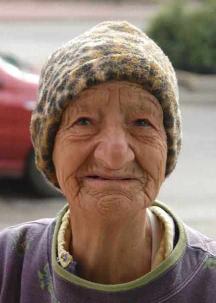 Adana'daki lakabıyla 'Eli sopalı teyze' hayatını kaybetti - Resim: 1