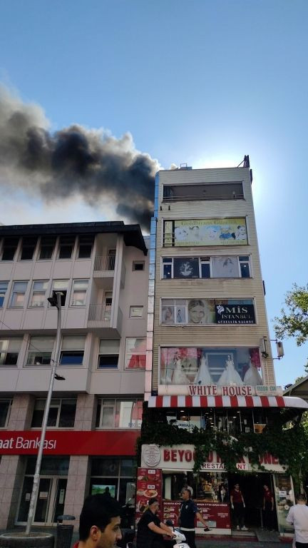 Bakırköy’de korkutan yangın! Kara dumanlar etrafı sardı! - Resim: 4