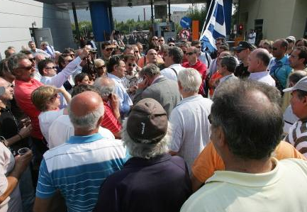 Komşuda sokaklar fena karıştı - Resim: 4