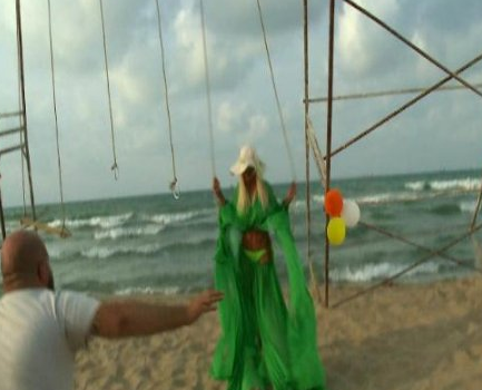 Klip çekerken ölümden döndü! - Resim: 4