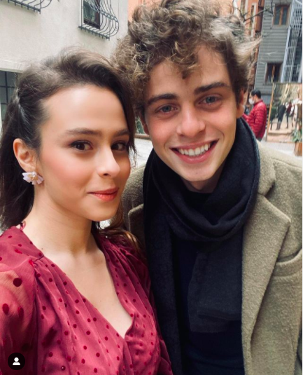 TRT dizisi Masumlar Apartmanı'ndaki Neriman dekoltesiyle olay oldu - Resim: 2