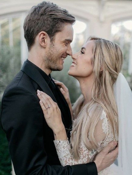 Dünyada en çok takipçisi olan YouTuber PewDiePie evlendi! Sosyal medya yıkıldı - Resim: 4