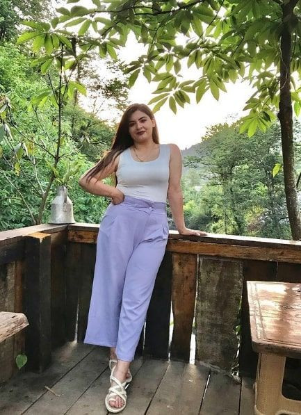 Hanife Gürdal iyice abarttı mini etekli pozu 'pes' dedirtti böyle paylaştı - Resim: 3