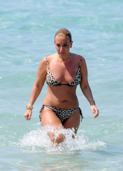 Saba Tümer'de bikinili görüntülendi! - Resim: 3