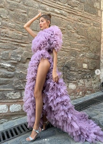 Şevval Şahin'in defile sonrası pozları olay oldu takipçileri ikiye ayrıldı - Resim: 3