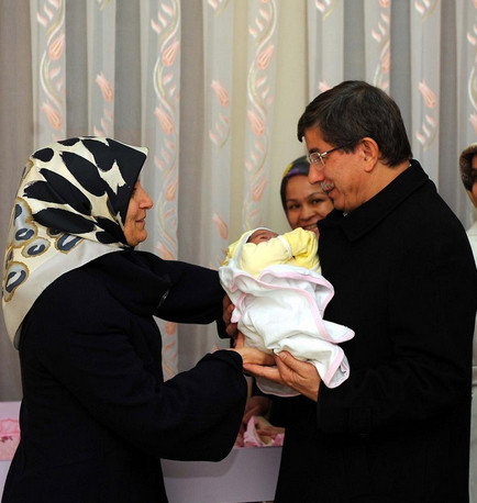 Davutoğlu ailesi ikizlere sahip çıktı! - Resim: 4