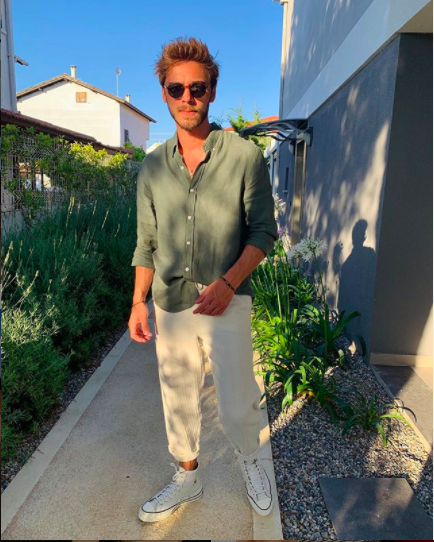 Arka Sokaklar'ın Tekin'i sarmaş dolaş yakalandı sevgilisi 10 yaş büyük çıktı! - Resim: 2