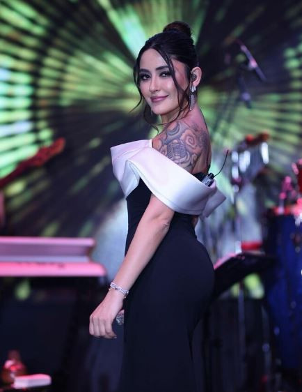 Melek Mosso çocukluk hayatıyla ilgili konuştu: 10 yaşında kadın oldum - Resim: 3