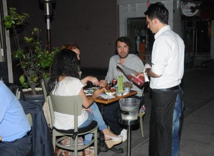 Halil Sezai sevgilisiyle yakalandı - Resim: 3