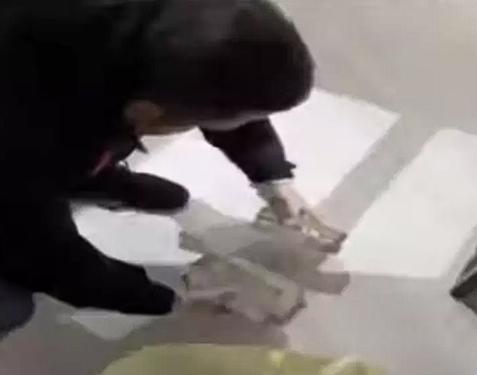 İstanbul'daki güzellik merkezinde büyük skandal! Uyuşturucu ve para fışkırdı - Resim: 1