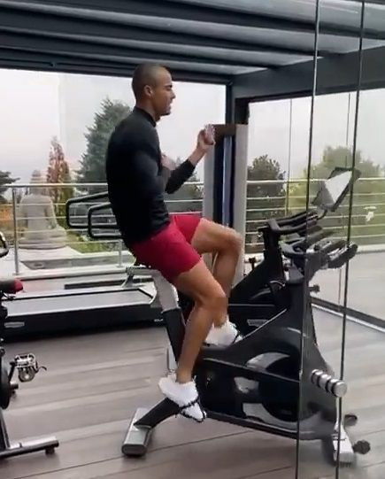 Cristiano Ronaldo koronavirüse yakalandıktan sonra imaj değişikliğine gitti! - Resim: 2