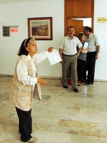 Taksici kadın belediyeyi bastı - Resim: 2