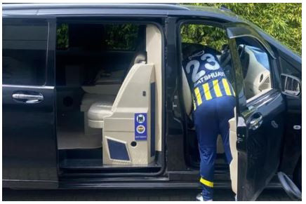 Michy Batshuayi sosyal medyada paylaştı görenler bir anlık şaşkınlık yaşadı - Resim: 2