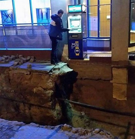 Bu kadın ne yapıyor böyle sebebi ise görenleri hayrete düşürdü - Resim: 3