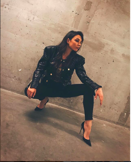 Hekimoğlu'ndaki Doktor Zeynep iç çamaşırsız poz verdi yorumlar fena - Resim: 4