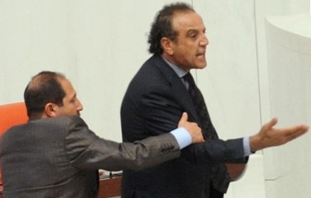 Meclis'te vazo kırdırtan kavga! - Resim: 4