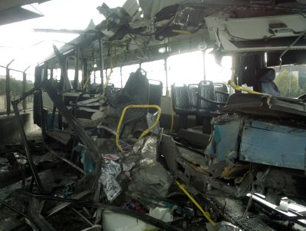 Halk otobüsü kağıt gibi yırtıldı - Resim: 2