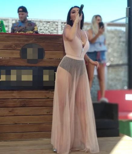 Transparan kıyafetiyle konser veren Ebru Polat gelen yoruma sitem etti! - Resim: 2