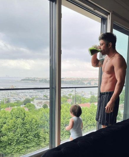 Camdaki Kız'ın Hayri'si baba-oğul pozuyla camları çatlattı! - Resim: 2