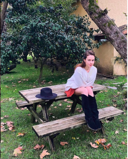 TRT'deki Masumlar Apartmanı'nın Neriman'ı bacak pozuyla dumur etti - Resim: 4