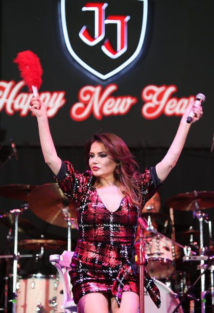 Ünlü sanatçılar 2020 yılına farklı şehirlerde hayranlarıyla merhaba dediler - Resim: 1