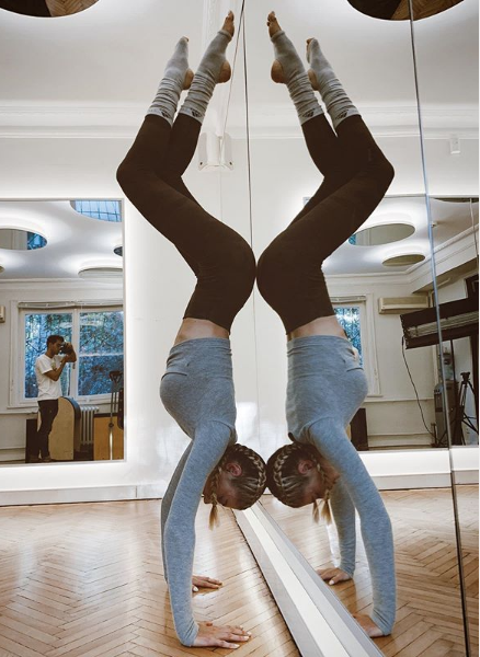 Şeyma Subaşı amuda kalkarak poz verdi fiziği herkesin dikkatini çekti - Resim: 3