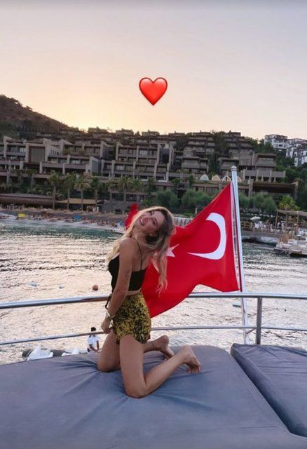 Şeyma Subaşı'dan yanan Bodrum'dan Türk bayraklı skandal poz! - Resim: 3