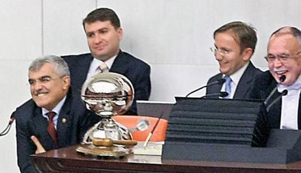 CHP'li vekilden şaşırtan protesto - Resim: 2