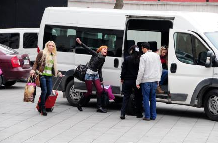 Polis FEMEN'e böyle müdahele etmiş - Resim: 1